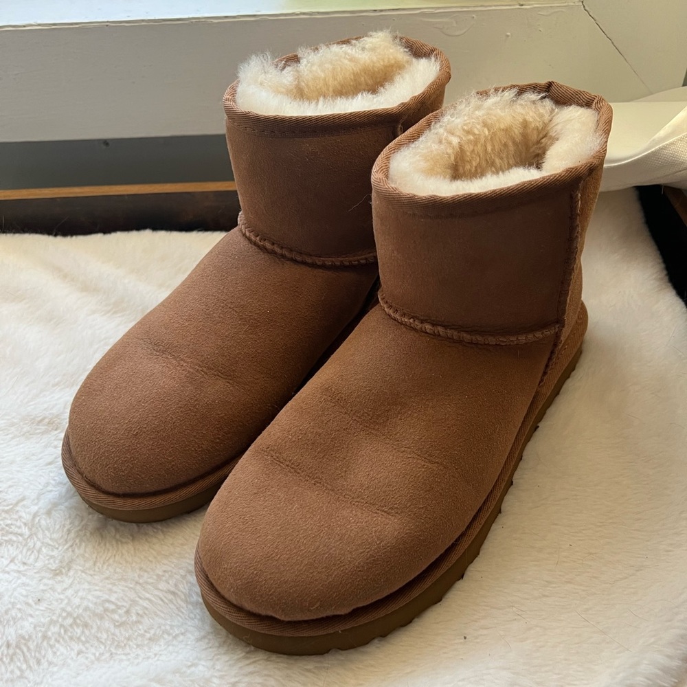 UGG Classic Mini II Boots in Chestnut